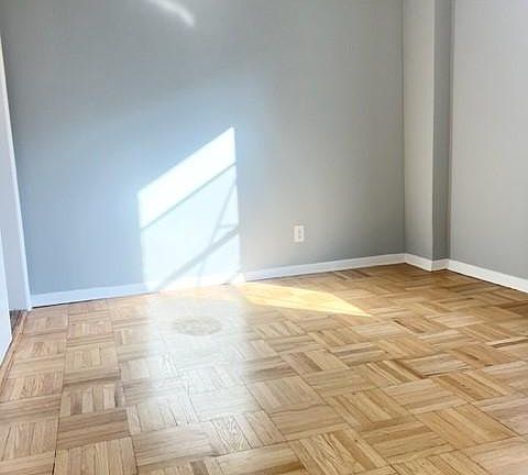 5th image of 325 Main St APT 1B