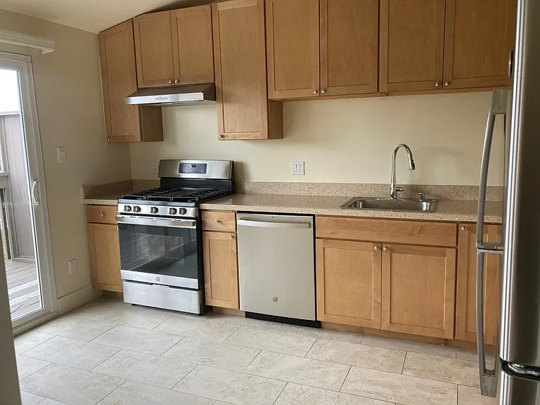 1703 Brooks St #G — Photo 4