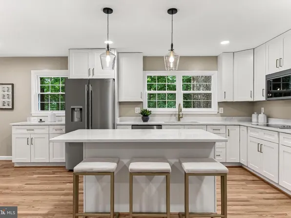 4151 Orchard Dr, Fairfax, VA 22032