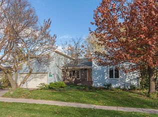 4521 Parkview Dr, Urbandale, IA 50322