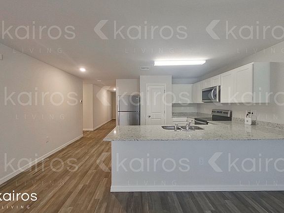 4th image of 828 Franklin Ct