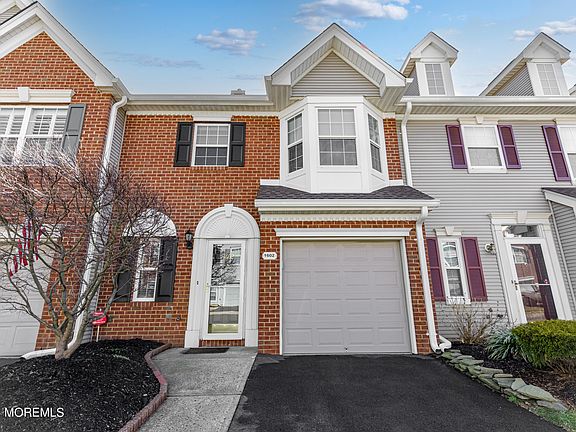 4th image of 1602 Queen Anne Lane