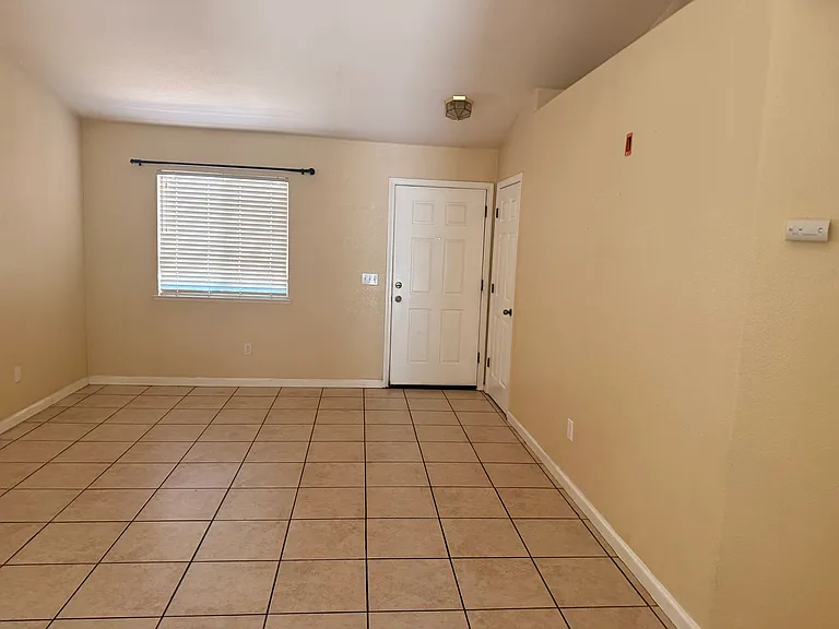 2712 Deborah Ln — Photo 11
