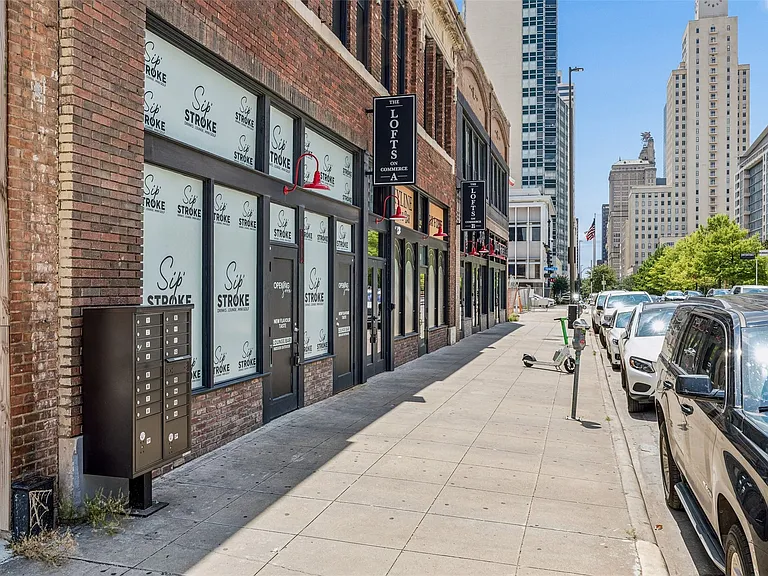 2010 Commerce St #B201 — Photo 8