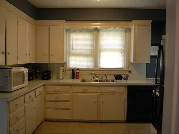 5th image of 217 Lansing Ave