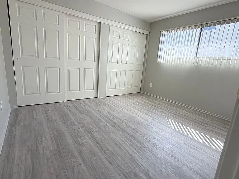 10059 Pinewood Ave — Photo 16