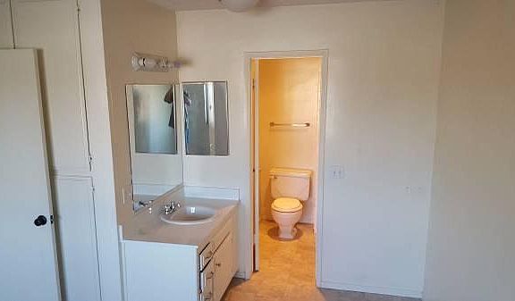 5th image of 3160 Lincoln Ave APT 14