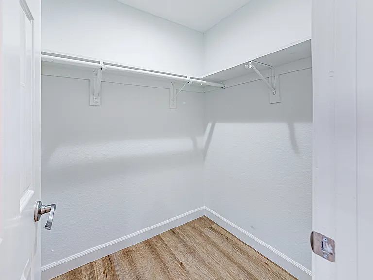 2400 W Commonwealth Ave #C — Photo 10