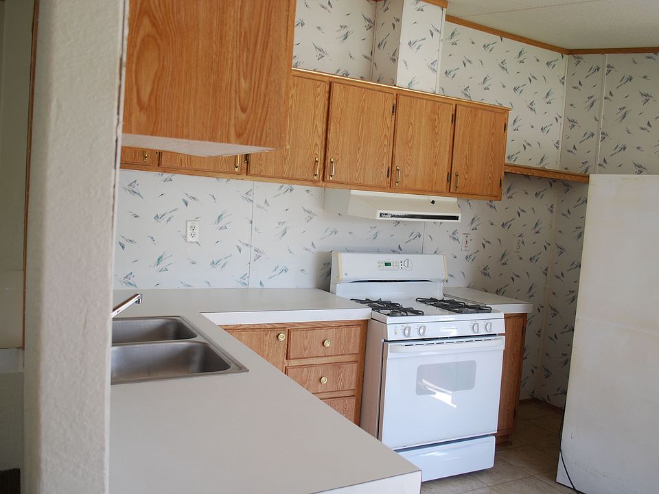 1st image of 135 Maple Dr