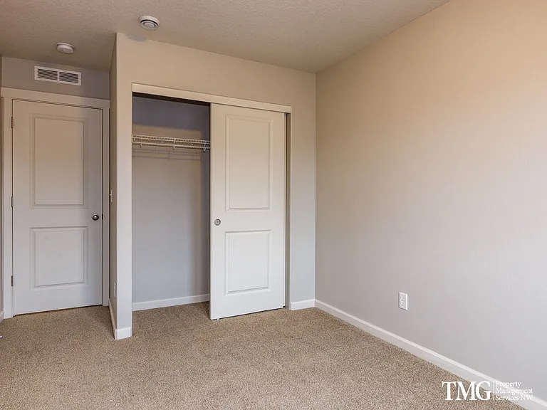 Columbia Hills Townhomes — Photo 7