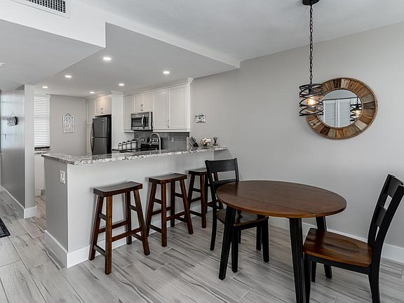4th image of 380 Seaview Ct APT 1605