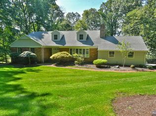15 Plymouth Dr, Upper Saddle River, NJ 07458
