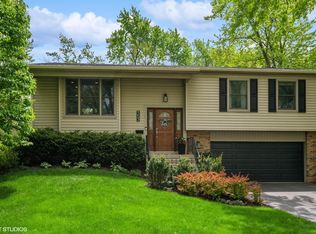 153 E Timberlane Dr, Palatine, IL 60067