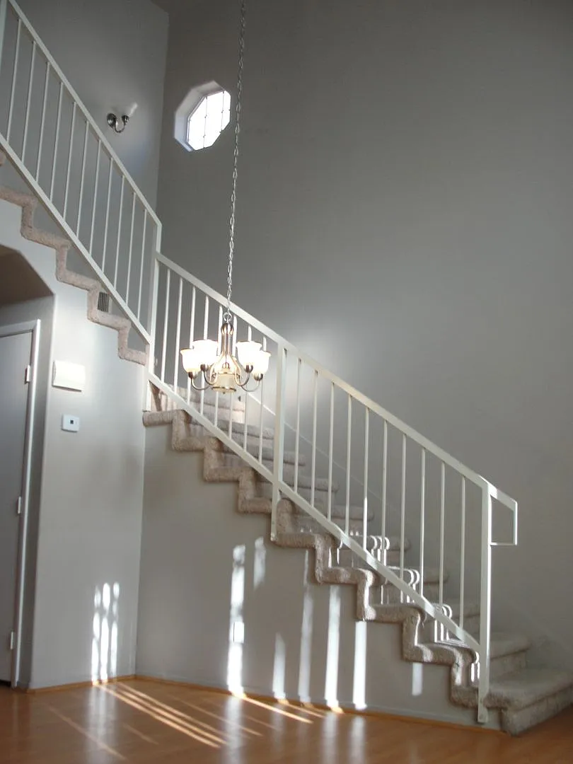 Perfect Roommate Townhouse — Photo 1