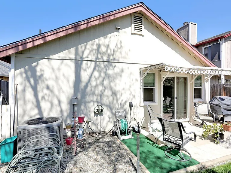 649 Springfield Cir — Photo 17