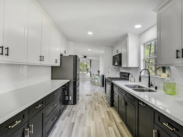 21507 Juliann Alyes — Photo 15