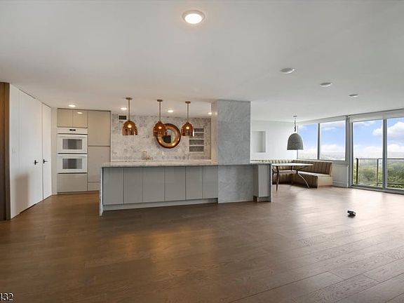 2nd image of 1 Claridge Dr APT 602