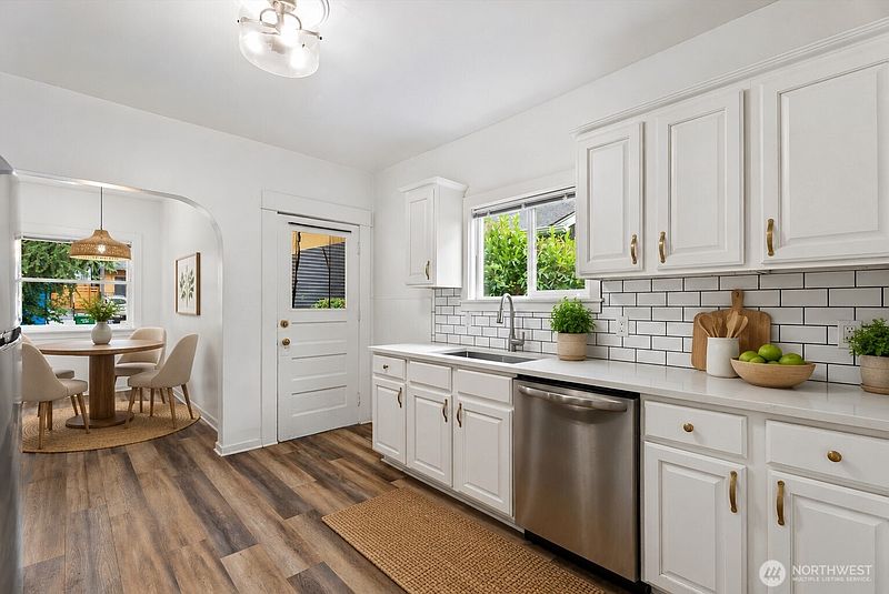 2nd image of 5509 Kensington Place N
