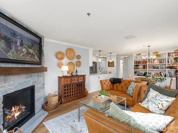 609 7th N #B304, Edmonds, WA 98020