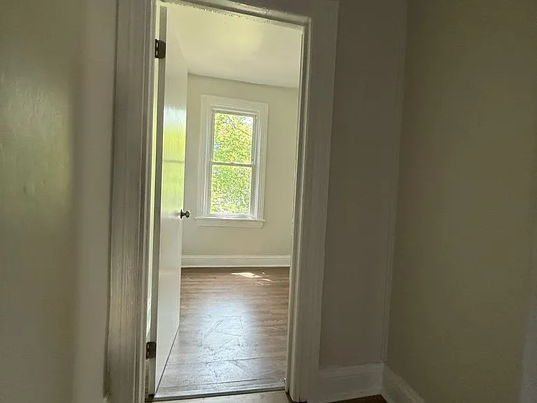 319 Rutherford Ave — Photo 17