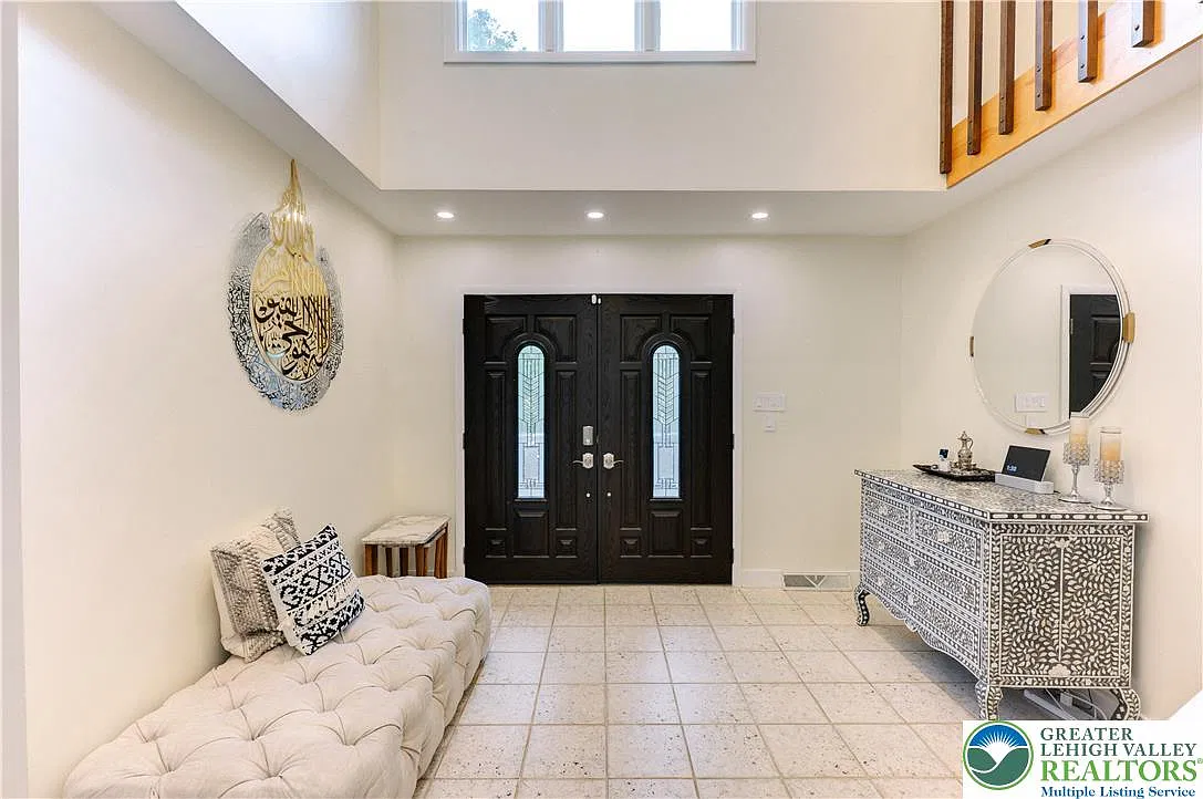 4 bed, 5.0 bath, 3544 sqft, $3,500 — Photo 3
