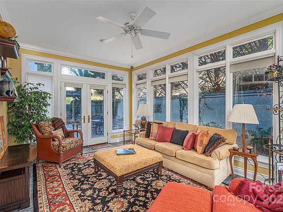 4th image of 42 Tiverton Ln