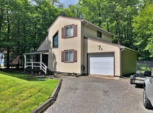 1053 Diamond Dr, Gouldsboro, PA 18424