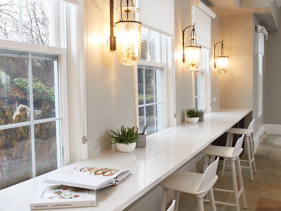 Hawthorne_Amenity_INT_BarSeating_2020