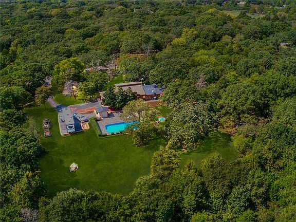 2nd image of 3615 Dogwood Dr