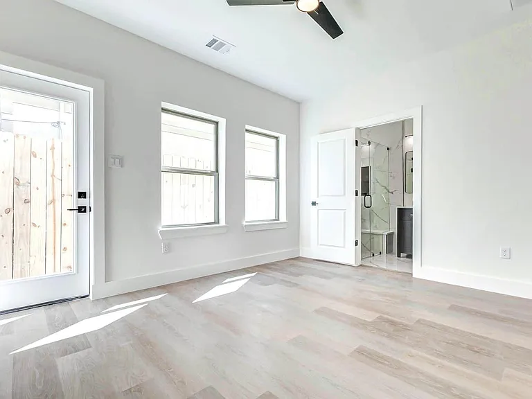 5636 Dolores St — Photo 27