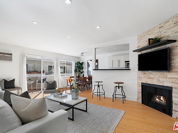 2nd image of 1535 Granville Ave APT 204