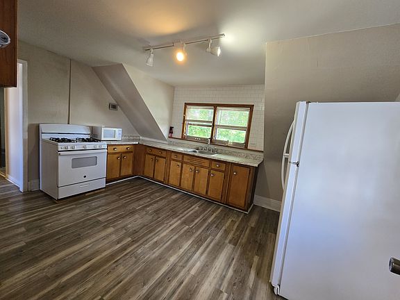 2nd image of 59 W 3rd St #3