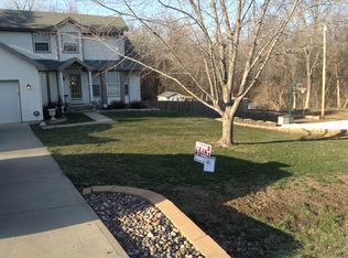 1022 Sycamore Ridge Dr, Lansing, KS 66043