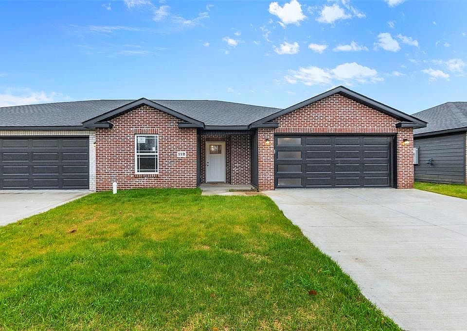 112 Beechwood Lane, Cape Girardeau, MO. Lawn care included.