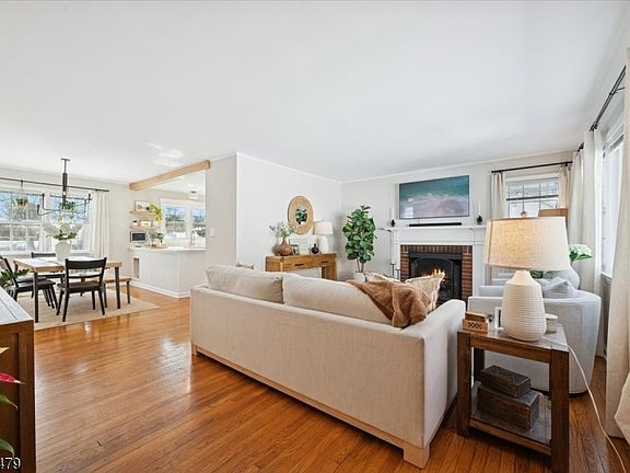 4th image of 24 Raynor Rd