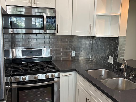 4th image of 866 1/2 N Madison Ave