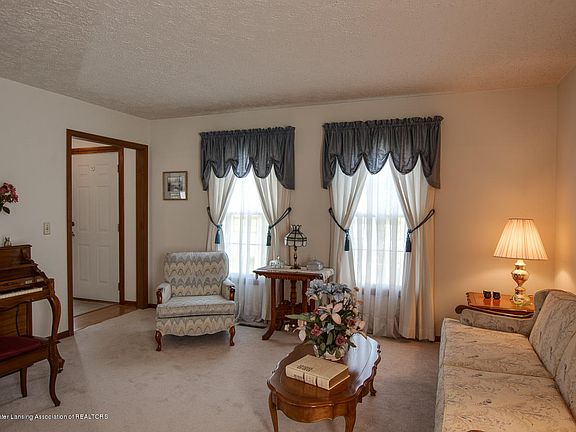 5th image of 2412 Seville Dr