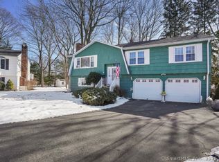 29 Magellan Dr, Milford, CT 06460