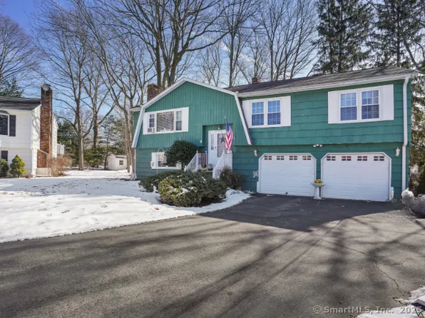 29 Magellan Drive, Milford, CT 06460