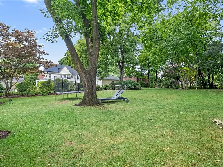 54 Park Cir — Photo 9