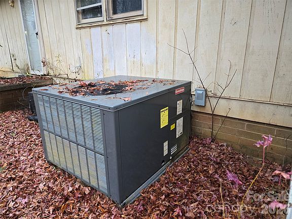 3rd image of 1712 Northwoods Dr