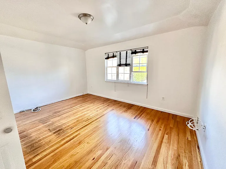13 Mann Ave — Photo 11