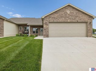 8190 Regent Dr, Lincoln, NE 68507