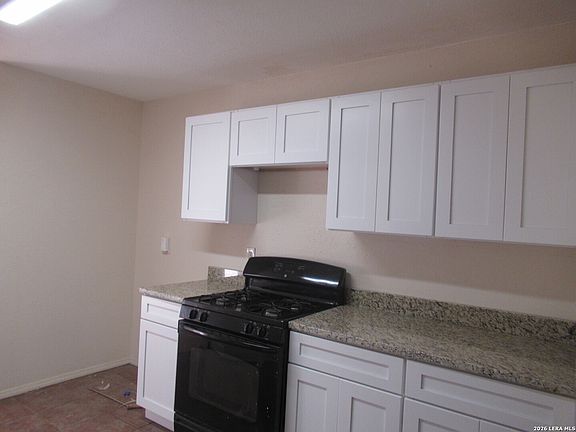 5th image of 702 LONGLEAF ST