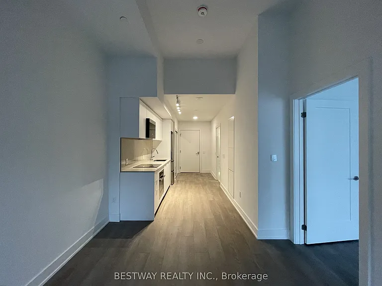 8 Cedarland Dr #202 — Photo 3