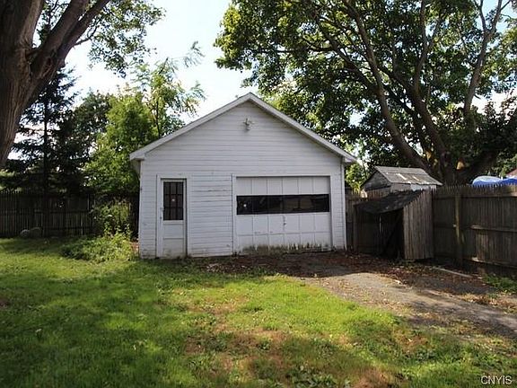5th image of 301 Kenwood Ave