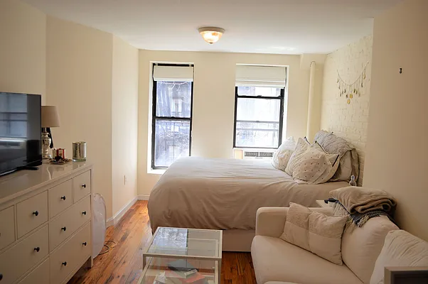 Rented by OvCo Realty | media 8