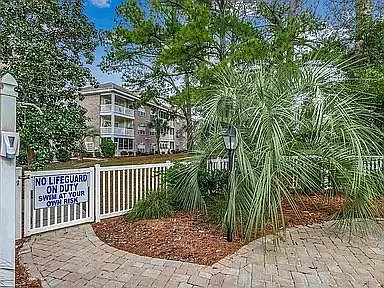 Hibiscus Dr — Photo 11