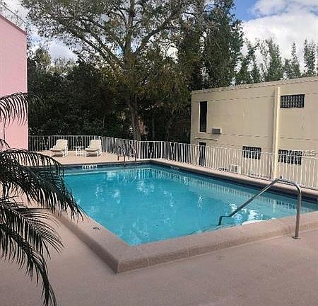 5th image of 640 N Park Ave APT 28