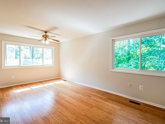 4th image of 256 W Meadowland Ln